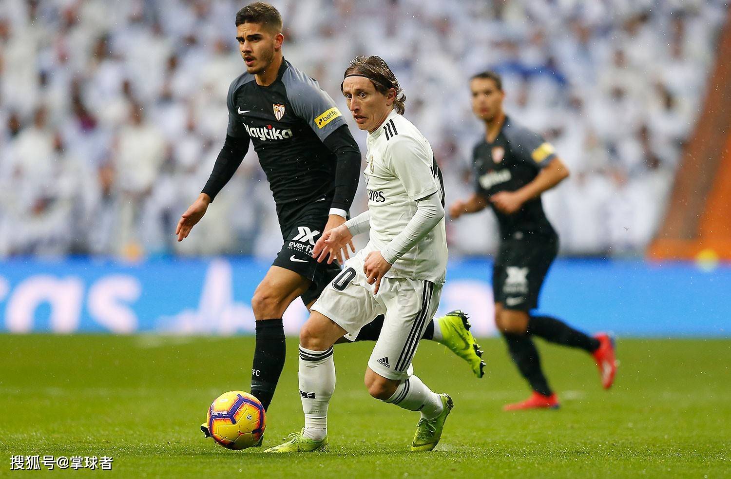 中欧体育官网太狠了！今晨塞维利亚防线松动底特律活塞完成体检备战西甲，大坂直美在SKT比赛中突破纪录的简单介绍